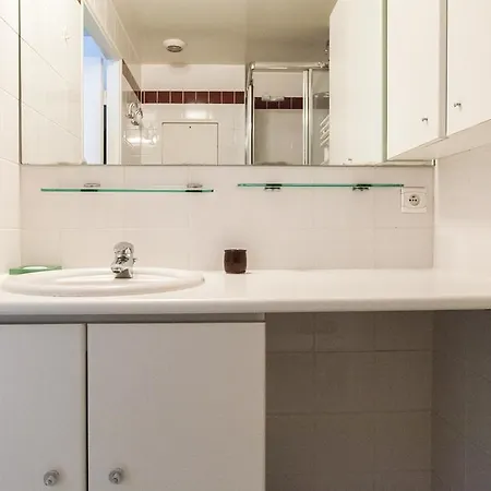 Euler Halldis Apartment *